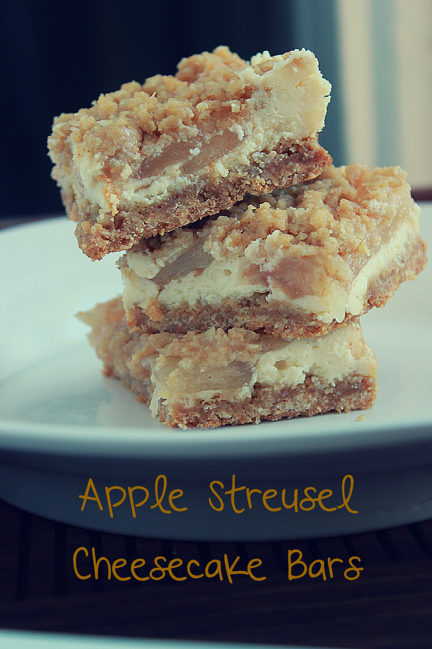Apple Streusel Cheesecake Bars