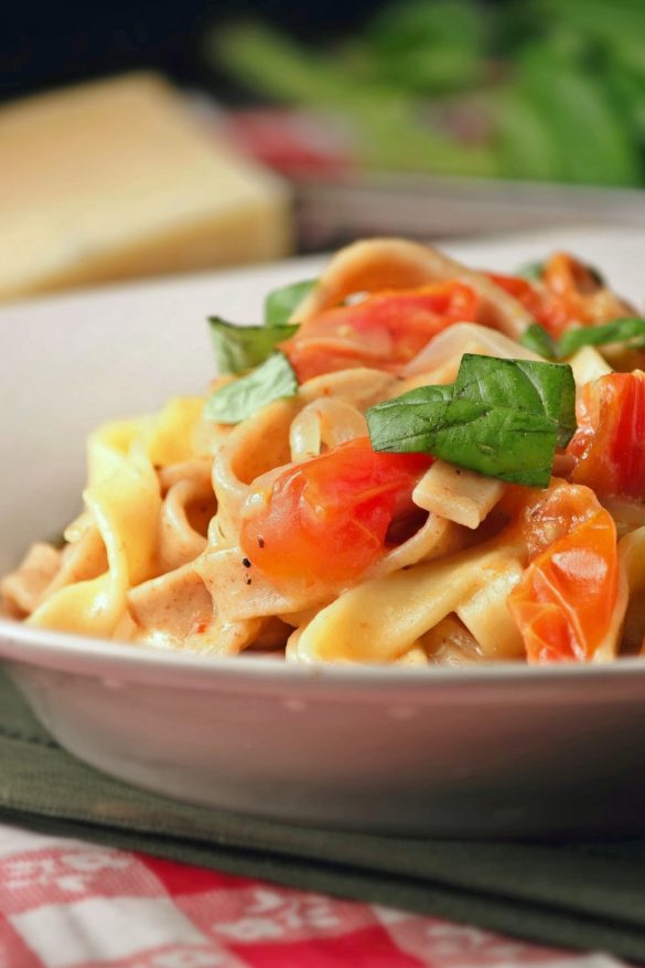 One Pan Whole Wheat Tomato Basil Pasta