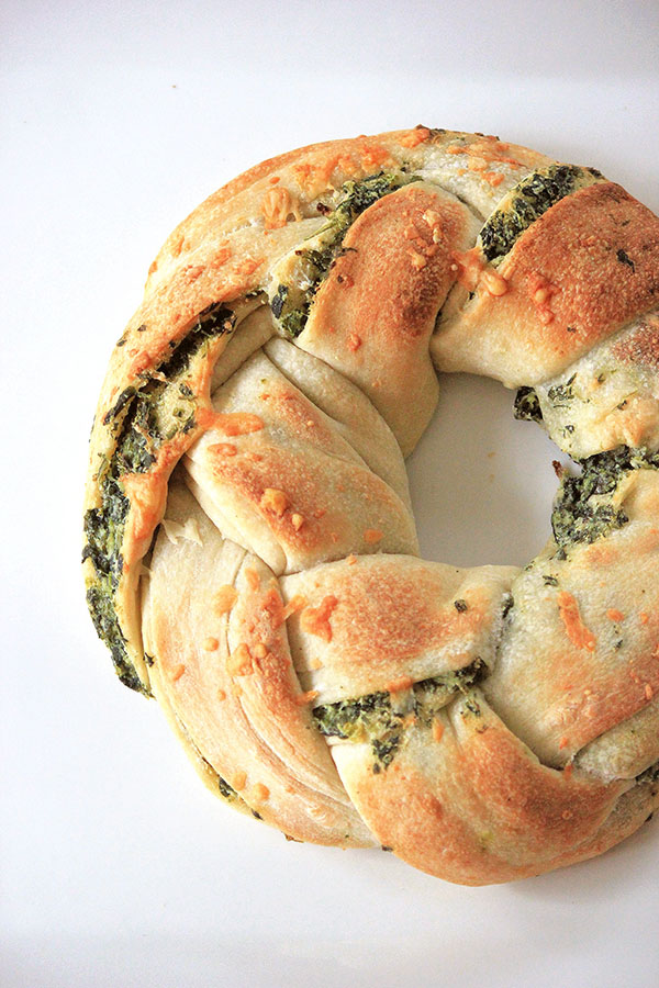 spinach-dip-bread-wreath