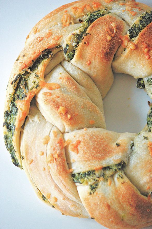 spinach-dip-bread-wreath
