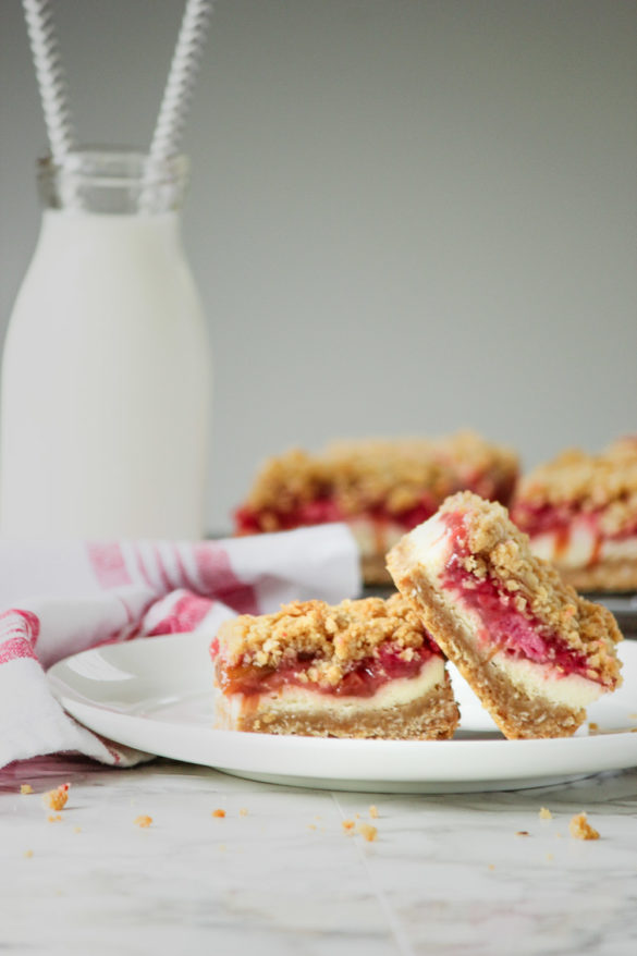 Strawberry Rhubarb Streusel Cheesecake Bars